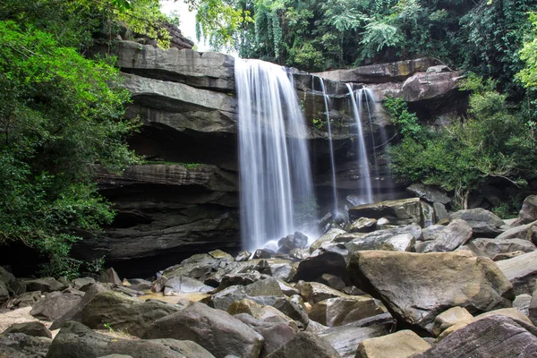 Cascada Thung Na Muang — Foto de Stock