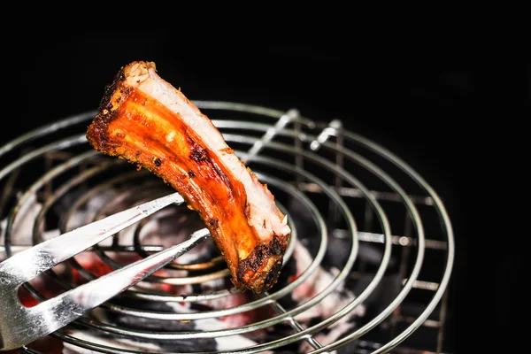 Revbensspjäll på grillen — Stockfoto