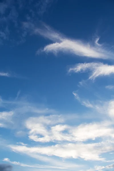 Chmury z błękitnym niebem — Zdjęcie stockowe