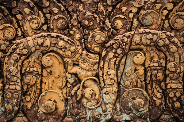 アンコール ワット カンボジアで彫刻石 — ストック写真