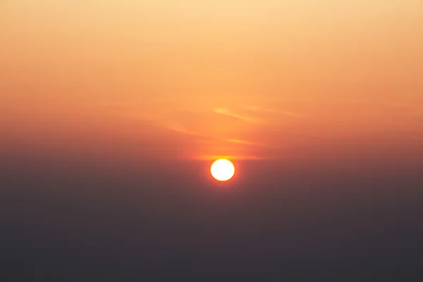 Point de vue du lever du soleil sur la montagne de chou, Pho tab berg, Thaïlande — Photo