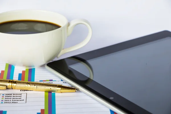 Koffie beker en tabletten pc — Stockfoto