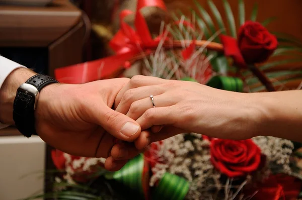 关于女人的订婚戒指 免版税图库图片