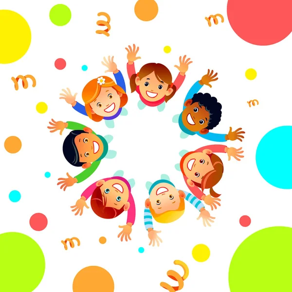 Happy Friendship Day gratulationskort illustration av olika barn grupp cirkel lyfta händerna ovan från ovanifrån vinkel. Vän kärlek koncept för speciella evenemang fest. Tecknad vektor illustration — Stock vektor