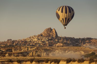 Sıcak hava balonu muhteşem Kapadokya - Uchisara VI üzerinde uçan