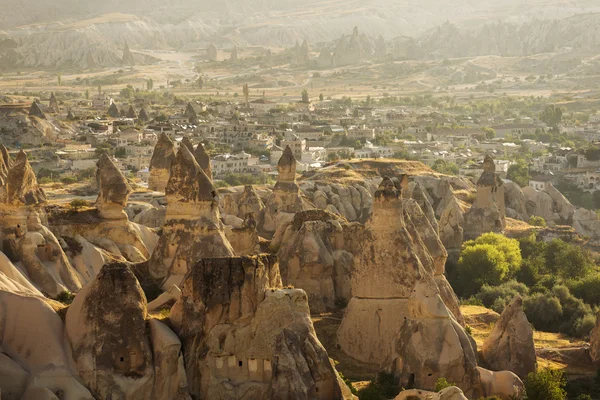 Καππαδοκία, Τουρκία: Γκορέμε. Τοπίο από το χωριό με θέα — Φωτογραφία Αρχείου