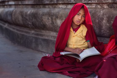 Bodh Gaya, Hindistan - 21 Ocak 2015: Tibet çocuk olan celebra