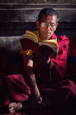 Bodh Gaya, Hindistan - 21 Ocak 2015: Tibet keşiş kutlama