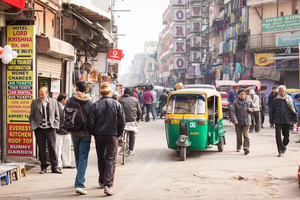 DELHI, INDIA - DEC 31: Tuk tuk on the streets in Delhi on Dec 31 — Stock Photo, Image