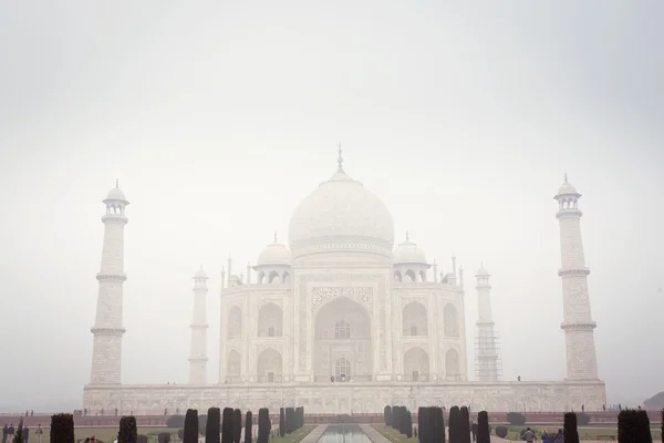 Taj Mahal Mausoleum with clear blue sky, Agra, India — Stock Photo, Image