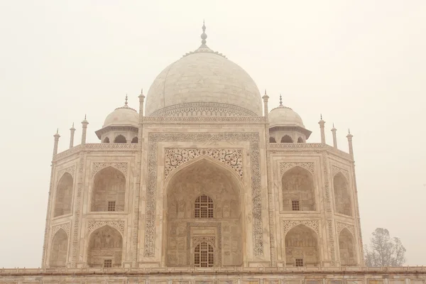Taj Mahal Mauzoleum z jasnego nieba, Agra, Indie — Zdjęcie stockowe