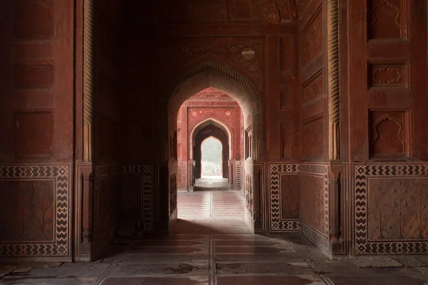 Entrance of muslim mosque near to Taj Mahal Mausoleum — Stock Photo, Image