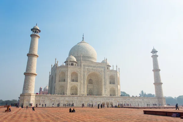 Taj Mahal Mausoleum with clear blue sky, Agra, India — Stock Photo, Image