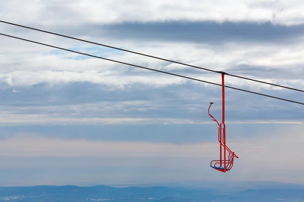 Telesilla vacía en la montaña — Foto de Stock