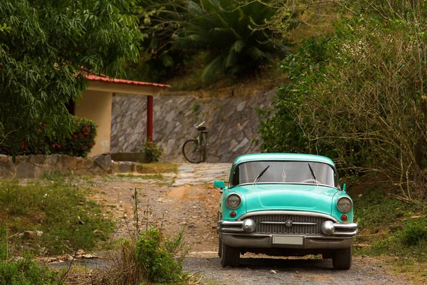 Classic old car in Cuba — Stock Photo, Image