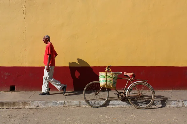 特立尼达特立尼达-2 月 23 日: 街道与不知名的男人沃尔玛 — 图库照片