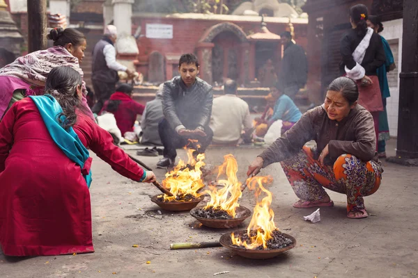 KATHMANDU - NOVEMBER 30: Traditional Ceremony in a Temple in Kat — Stock Photo, Image