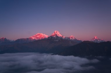 Annapurna I Himalaya Dağları görünümü Poon Hill güneşler, 3210m
