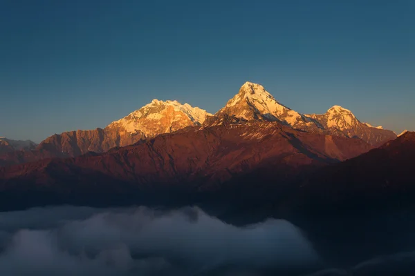安纳布尔纳 I 喜马拉雅山脉视图从潘山太阳 3210 米 — 图库照片