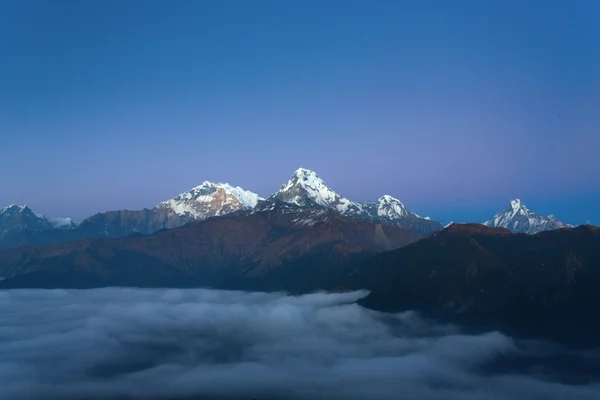 Annapurna I Montañas del Himalaya Vista desde Poon Hill 3210m a los soles — Foto de Stock