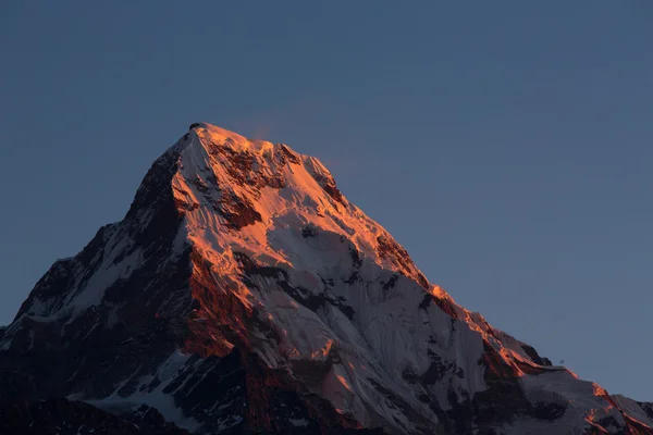 Annapurna I Montañas del Himalaya Vista desde Poon Hill 3210m al sol — Foto de Stock