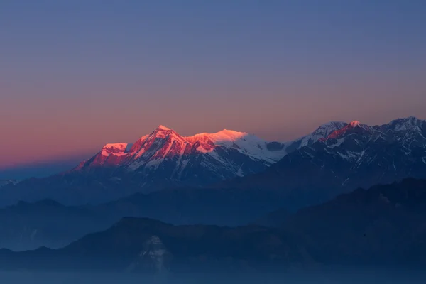 Annapurna I Himalaya Mountains uitzicht vanaf Poon Hill 3210m op sunr — Stockfoto