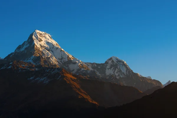 Machhapuchchhre hora - rybí ocas v angličtině je hora nacházející se v — Stock fotografie