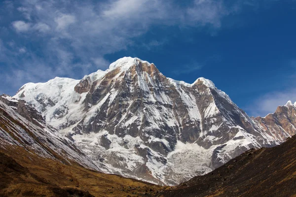 Annapurna jih peack v Nepálu Himalaya - pohled od Annapurn — Stock fotografie