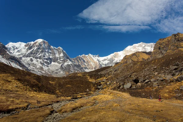 Trekking na Annapurna základního tábora s Annapurna I v pozadí — Stock fotografie