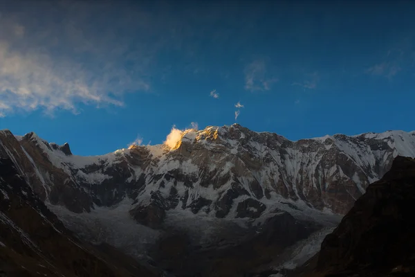 난에서 안나푸르나 베이스 캠프 히말라야 산맥의 안나푸르나 보기 — 스톡 사진