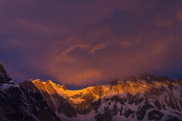 查看的安纳布尔纳从安纳布尔纳基地营喜马拉雅山脉 — 图库照片