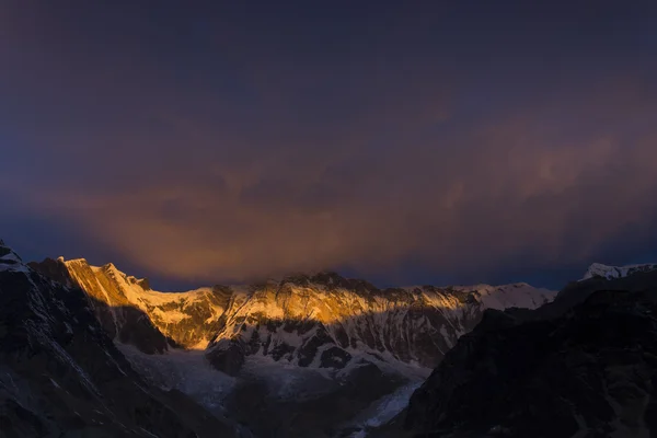 Nézd az Annapurna a Annapurna Base Camp Himalája hegység — Stock Fotó