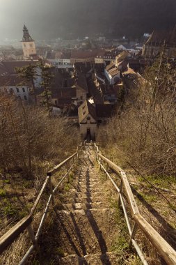 Eski Brasov şehir binalar çatı, Konseyi House Saat Kulesi bir