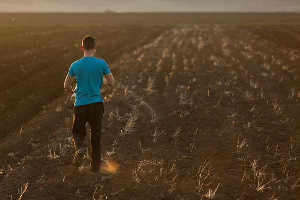 People doing classic agriculture — Stock Photo, Image