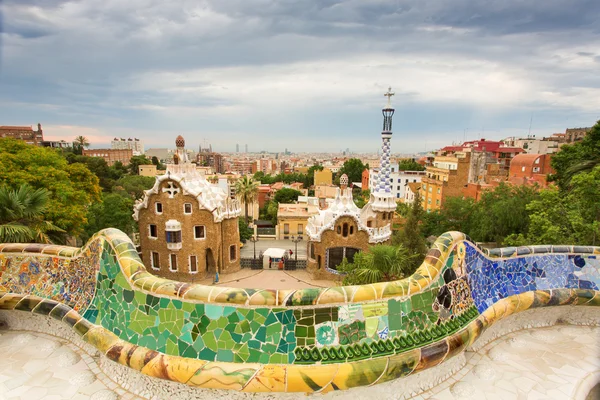 Renkli Mimarlık tarafından antonio gaudi. Parc guell, barcelona en önemli park vardır. İspanya — Stok fotoğraf