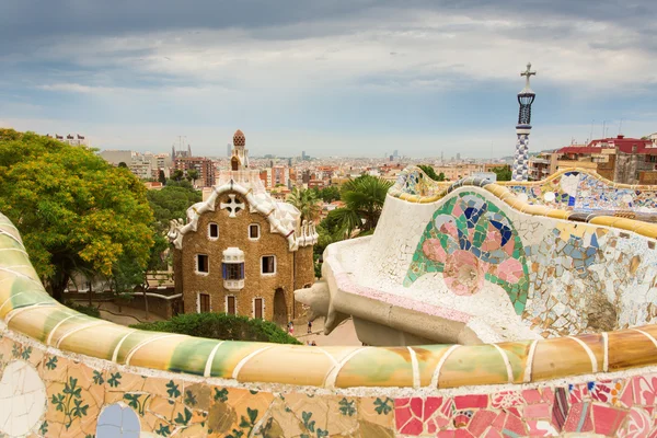 Renkli Mimarlık tarafından antonio gaudi. Parc guell, barcelona en önemli park vardır. İspanya — Stok fotoğraf