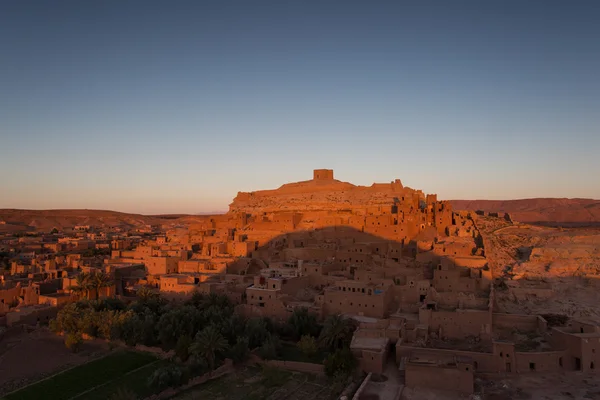 Blick auf die ait benhaddou kasbah bei Sonnenaufgang, ait ben haddou, ouarzaz — Stockfoto