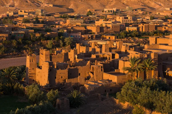 Blick auf die ait benhaddou kasbah bei Sonnenaufgang, ait ben haddou, ouarzaz — Stockfoto