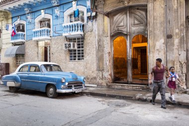 Havana, Küba-Ekim 13:People ve Havana O sokaklarında üzerinde eski araba