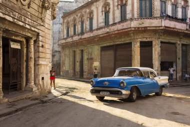 Havana, Küba-Ekim 13:People ve Havana O sokaklarında üzerinde eski araba