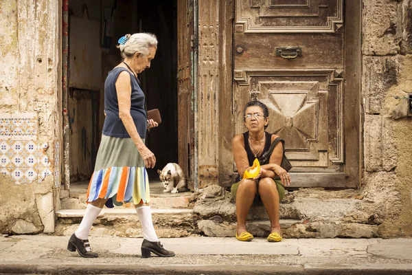 Havana, Kuba-říjen 15: lidé na ulicích Havany 15., — Stock fotografie