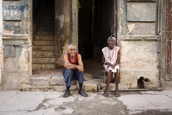 LA HABANA, CUBA-13 DE OCTUBRE: La gente en las calles de La Habana , —  Fotos de Stock