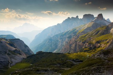 Milli Parkı Tre Cime di Lavaredo için trekking. Dolomites, Güney