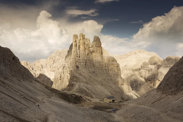 Wandelen in de Dolomieten / Dolomiti bergen, Rosengarten / Rosenga — Stockfoto