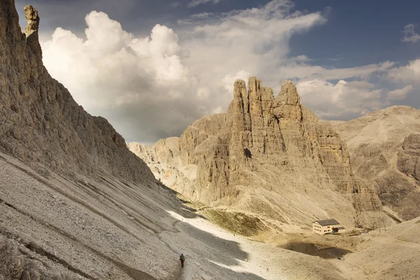 Wandelen in de Dolomieten / Dolomiti bergen, Rosengarten / Rosenga — Stockfoto