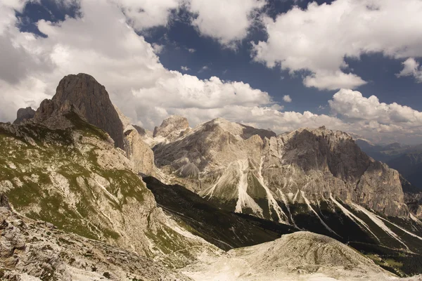 Красивий краєвид на гори Доломітові Альпи, Італія — стокове фото