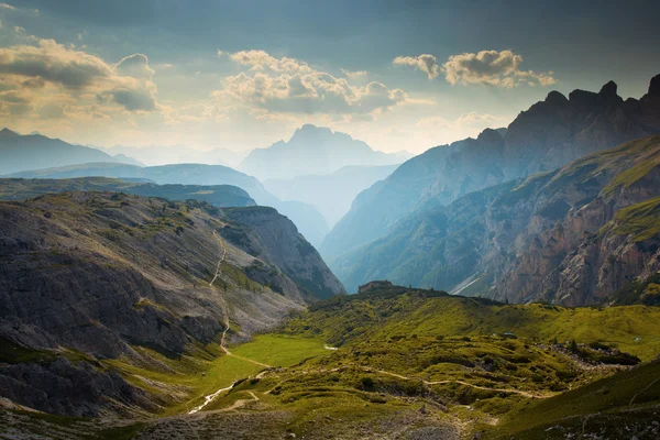 Nemzeti Park Tre Cime di Lavaredo trekking. Dolomitok, Dél — Stock Fotó