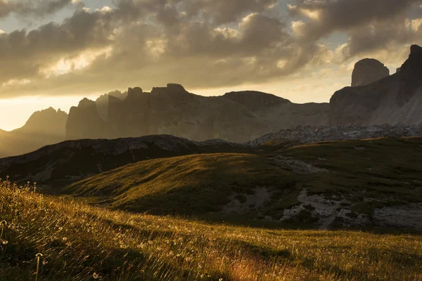 국립 공원 트 레 Cime 디 Lavaredo 근처 아름 다운 풍경. — 스톡 사진