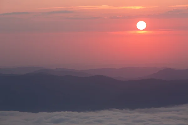 Sunrise over mountains and clouds — Stock Photo, Image