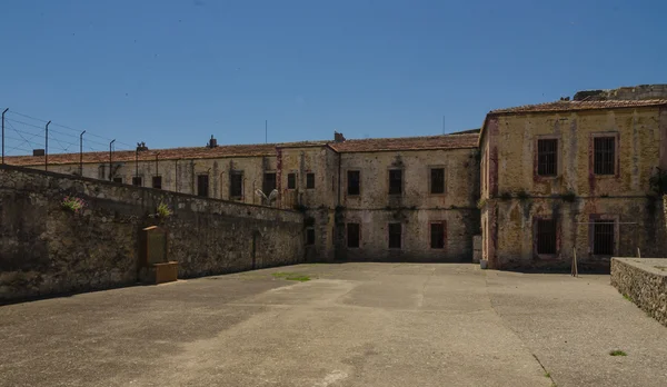 A Prisão Histórica de Sinop foi uma prisão estadual situada no interior da Fortaleza de Sinop, em Sinop, Turquia. — Fotografia de Stock